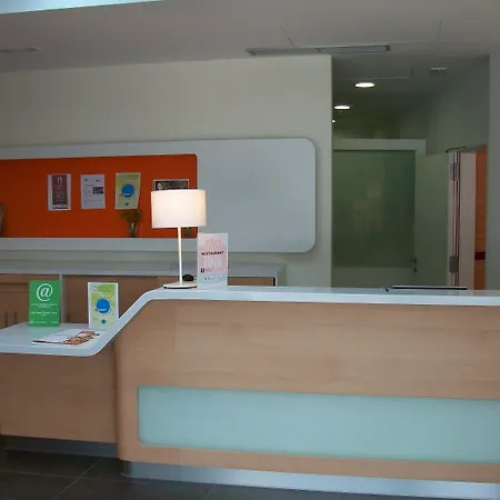 Ibis Budget Girona Costa Brava-3