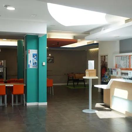Ibis Budget Girona Costa Brava-2
